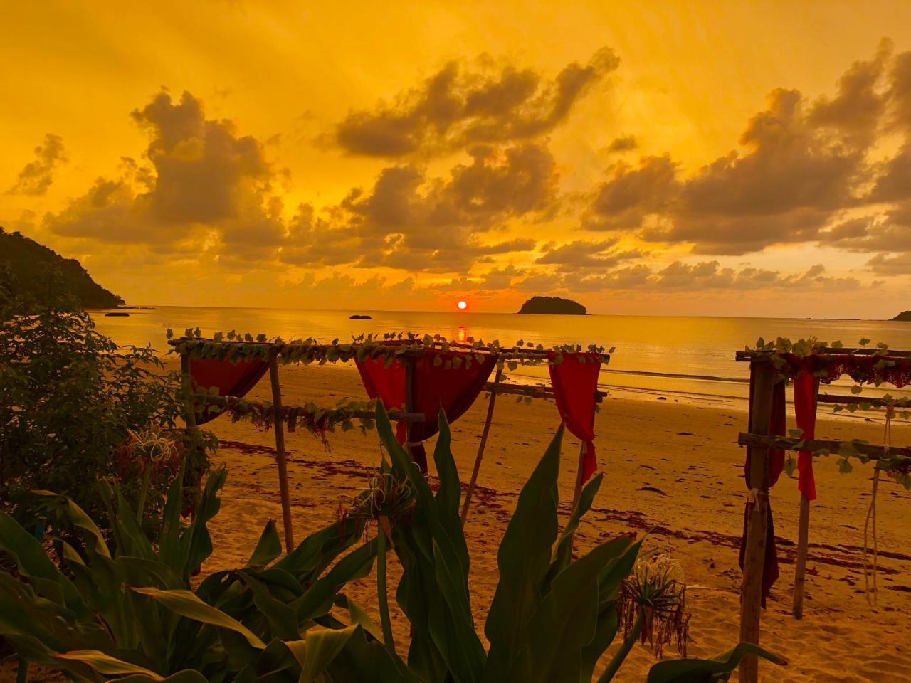 Dragon Pearl Beach Resort Kota Belud Esterno foto